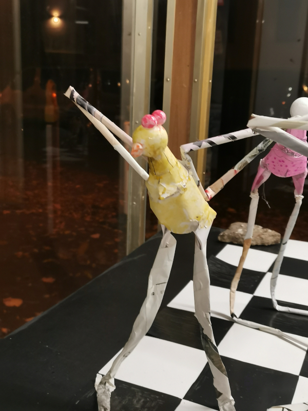 Being a chicken doesn’t leave much to do. 🐓